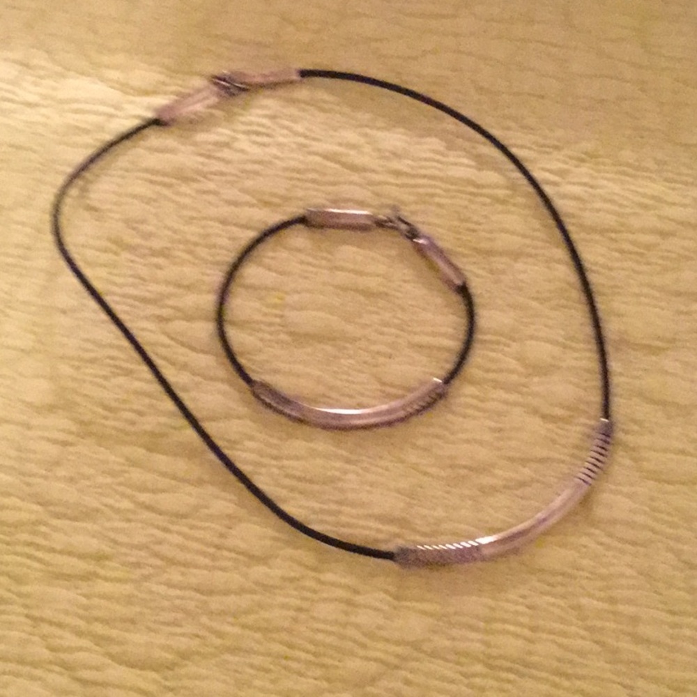 Necklace and bracelet set